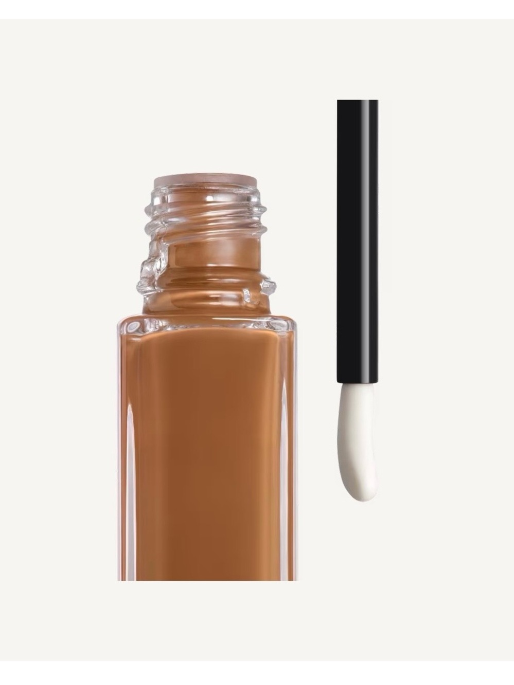 Les Beiges Serum Concealer Color:b140 - Picture 2 of 3
